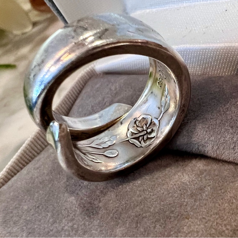 Vintage Silver Wrap Ring with Rose Embossed design. Morning Rose about 7-7.25 - Picture 4 of 17